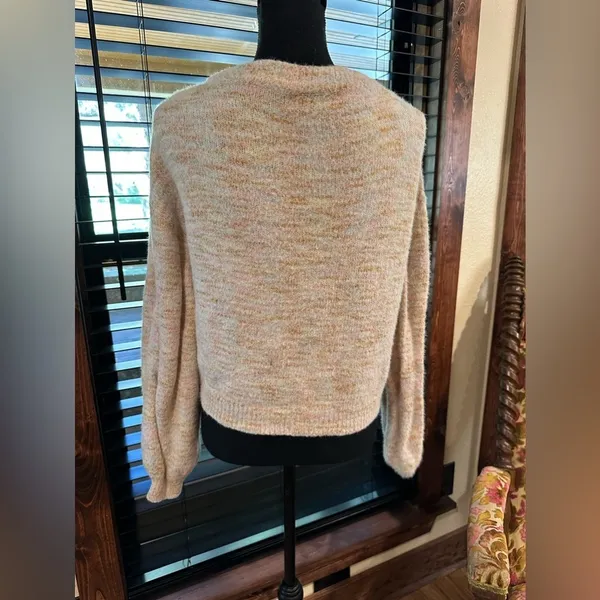 EUC Sincerely Jules Fuzzy Pink/cream Cropped Cardigan size M - Image 4