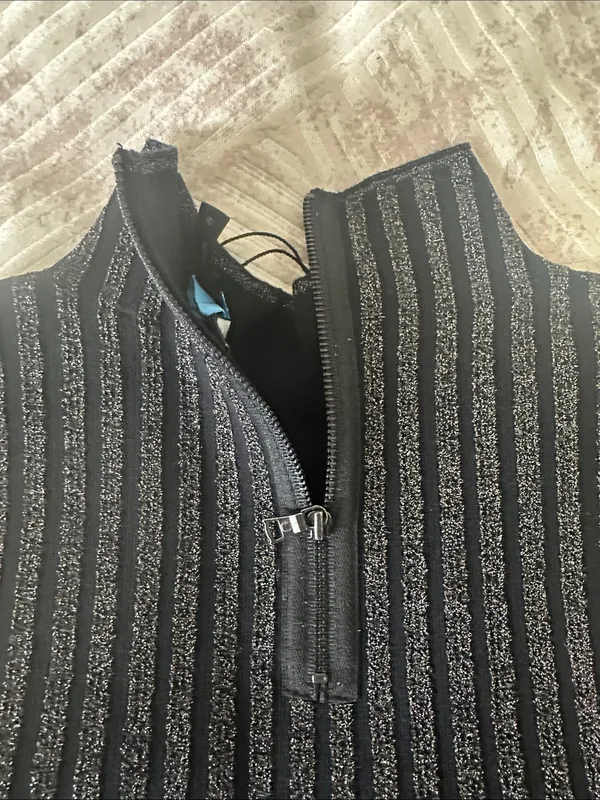 Sleeveless Metallic Black Stripe Mock Neck Crop Top - Image 4