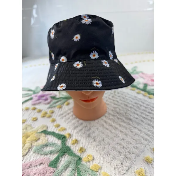 Alice + Olivia Daisy Floral Bucket Hat Black‎ White Stacey Bendet Sun Hat - Image 2