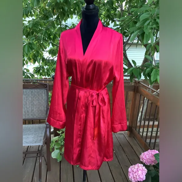Apt. 9 Nice satin robe 🔥🔥 - Image 3