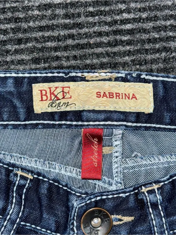 Buckle BKE Sabrina Low Rise Flare Jeans Size 26 x 31 Distressed Flap Pocket Y2K - Image 9