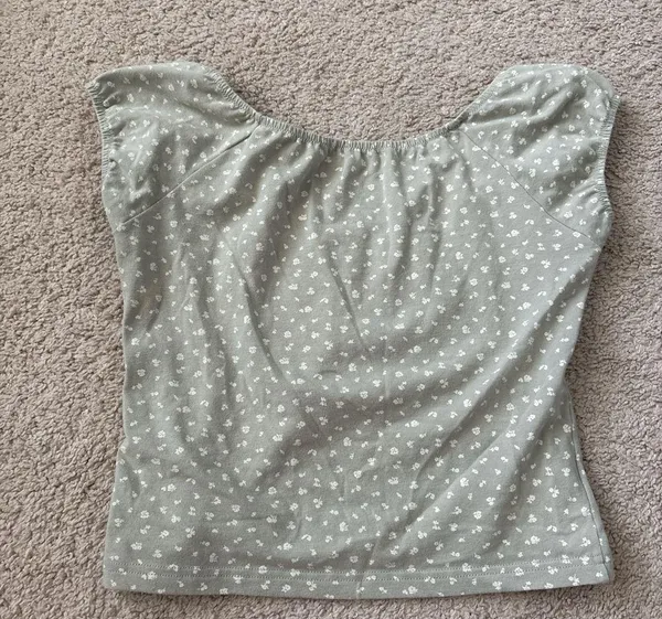 Brandy Melville Green Fitted Ruffled Cap Sleeve Blouse - Image 6
