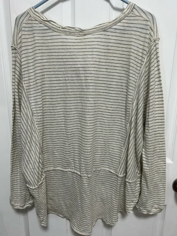 We The Free People Top Free Long Sleeve size M white and Grey - Image 5