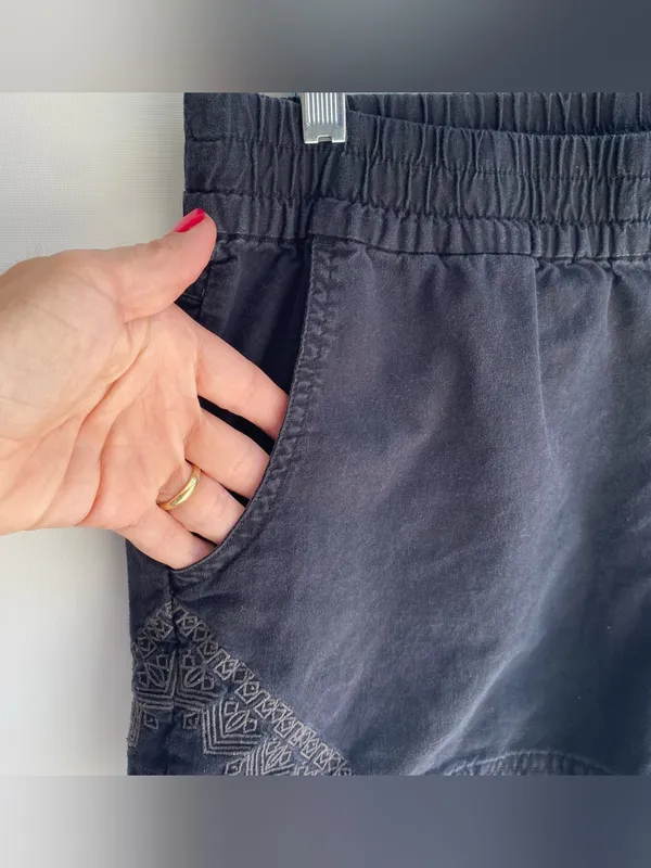 Prana black organic cotton embroidered mid rise shorts boho outdoorsy M - Image 4