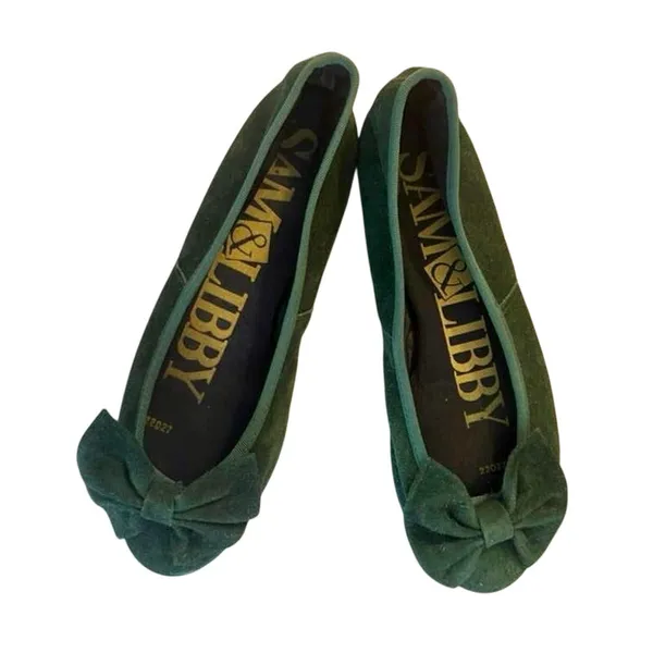 Vintage 90's Sam & Libby Ballet Flats in Forest Green Suede sz. 8.5 - Image 2