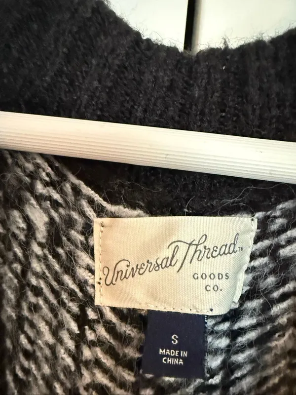 Universal Thread fairisle black puff sleeve sweater small - Image 4