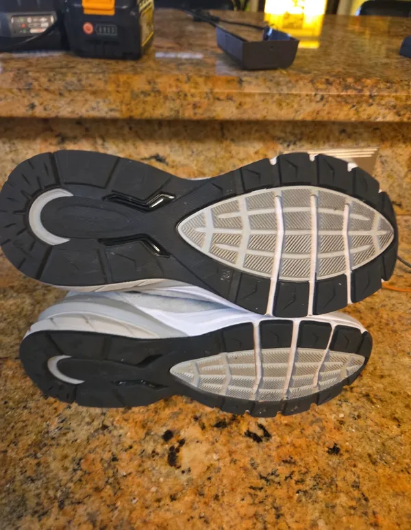 New Balance 990v5 Sneakers - Image 3
