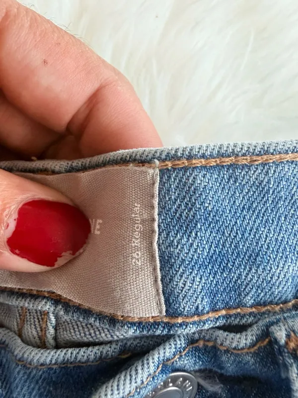 Everlane High Rise Straight Leg Jeans in Medium Blue Wash - Image 4