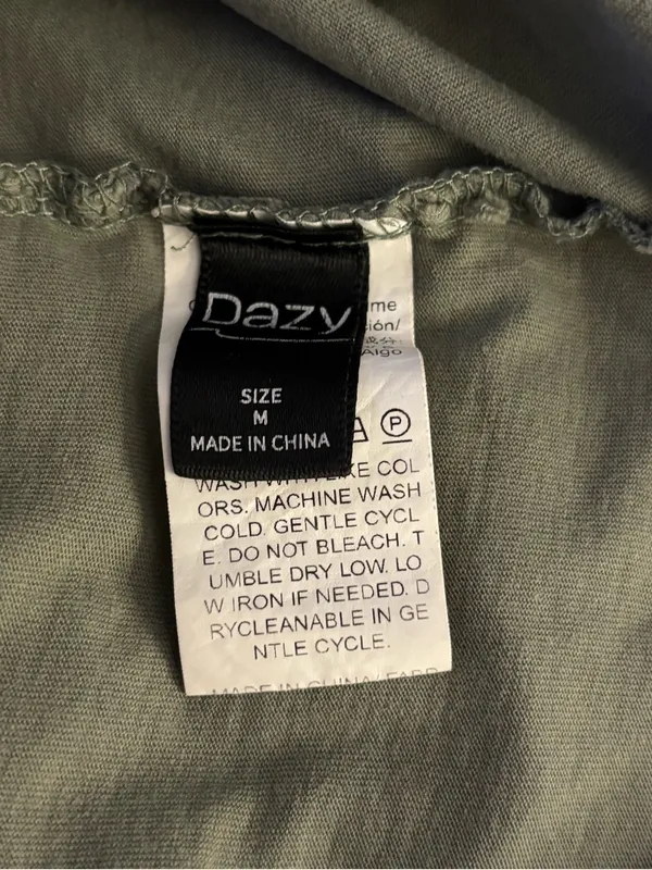 Dazy T-Shirt Women’s Size Olive Green Short Sleeve Women's Crewneck Tee - Image 8