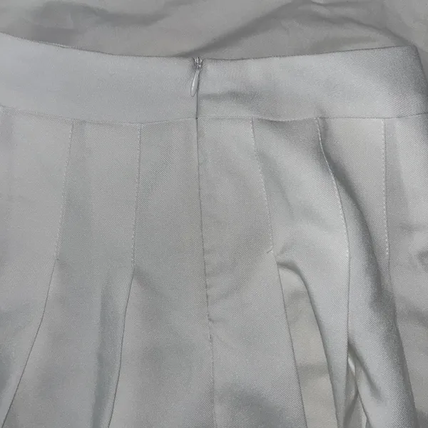 Yesstyle white pleated mini skirt - Image 3
