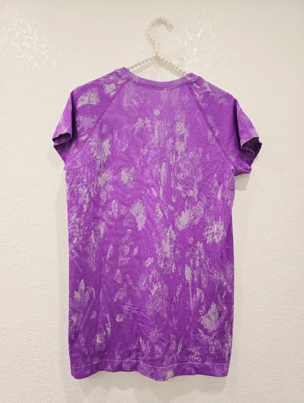 Lululemon SwiftlyTech Shirt 2.0 Shadow Bloom Moonlit Magenta pattern 12 - Image 4
