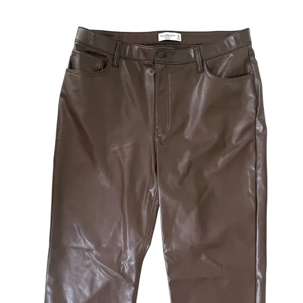 Abercrombie & Fitch Curve Love Vegan Leather 90’s Relaxed Ultra High 33 16 Short - Image 5