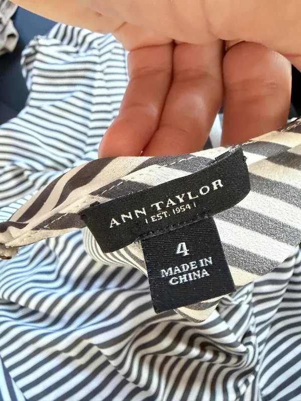 Ann Taylor white & black striped wrap tank top blouse Size 4 #officesiren #classy #workwear - Image 5