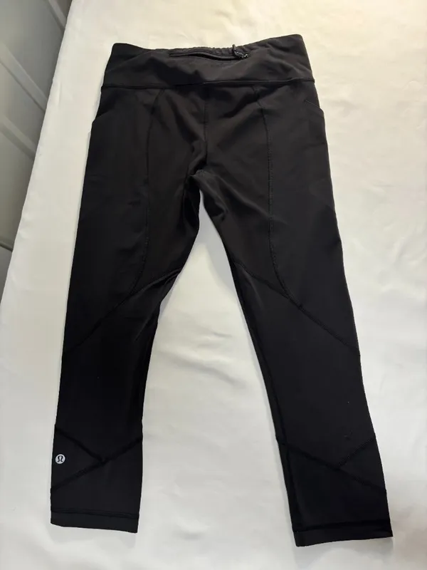 Lululemon Black Cropped Leggings (Estimated Size 6) - Image 3
