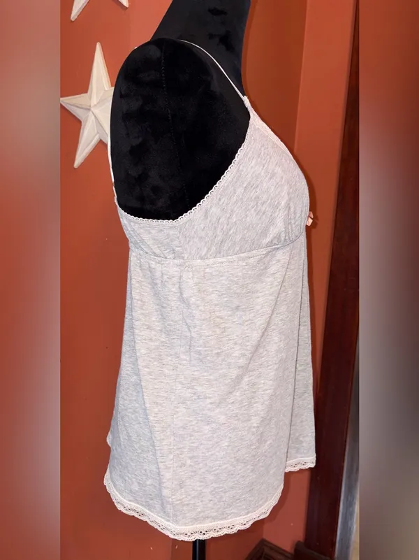 Y2K 2000’s Grey Lace-Trim Women's sleep Tank Top with Pink Bow - Image 3