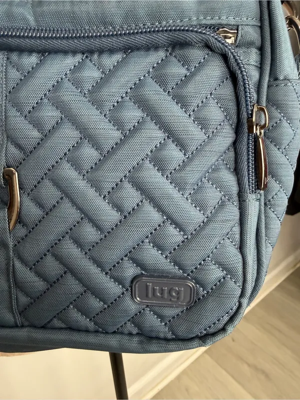 lug Quilted Navy Blue Crossbody Bag - Image 3