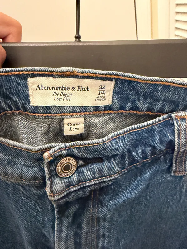 Abercrombie Baggy Low-Rise Jeans Curve Love - Image 2