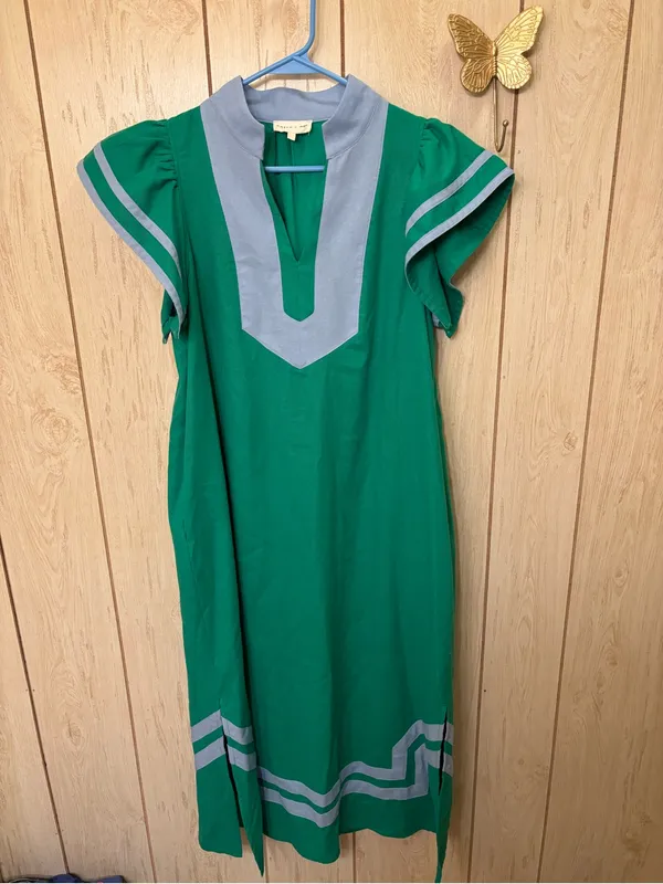 Entro green dress with contrasting light blue trim and notched V-neckline - Image 9