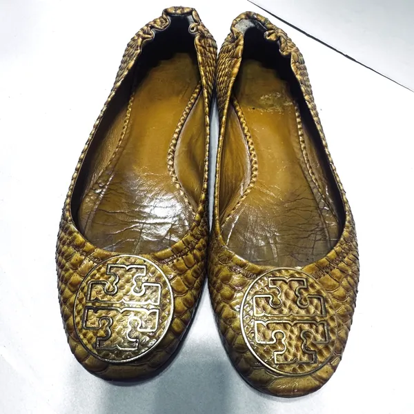Tory Burch Reva Gold ballet flats shoes Mustard yellow snakeskin leather sz 10 - Image 2