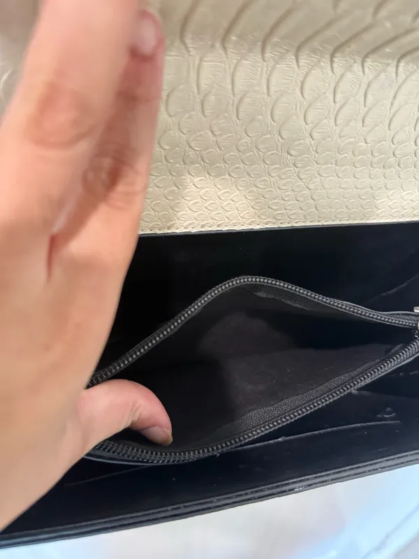 Cream Textured Shoulder Bag with Gunmetal Chai - Image 5