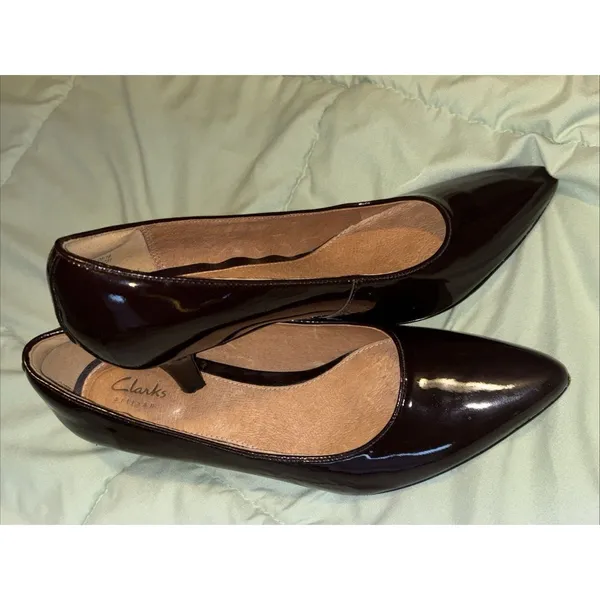 Clarks Artisan Sz 7.5 Burgundy Patent Leather Kitten Heel Pumps Pointed Toe - Image 13