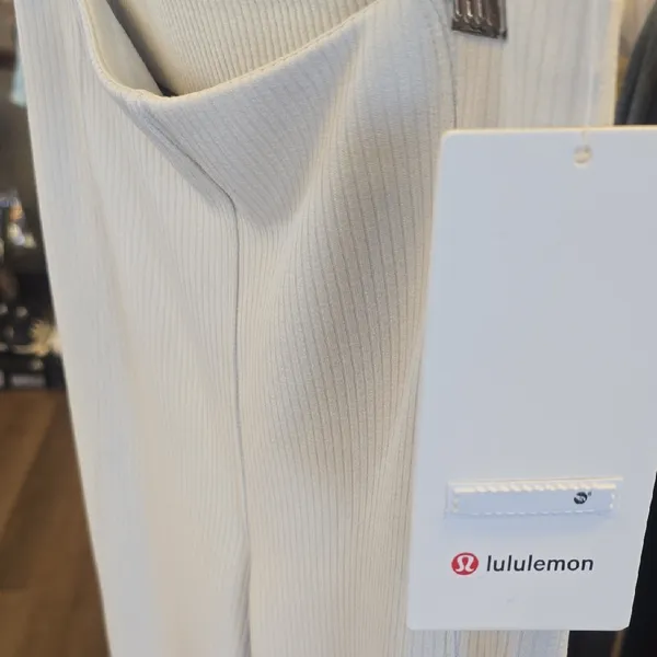 Lululemon Athletica Cream Ankle Pants - Image 5