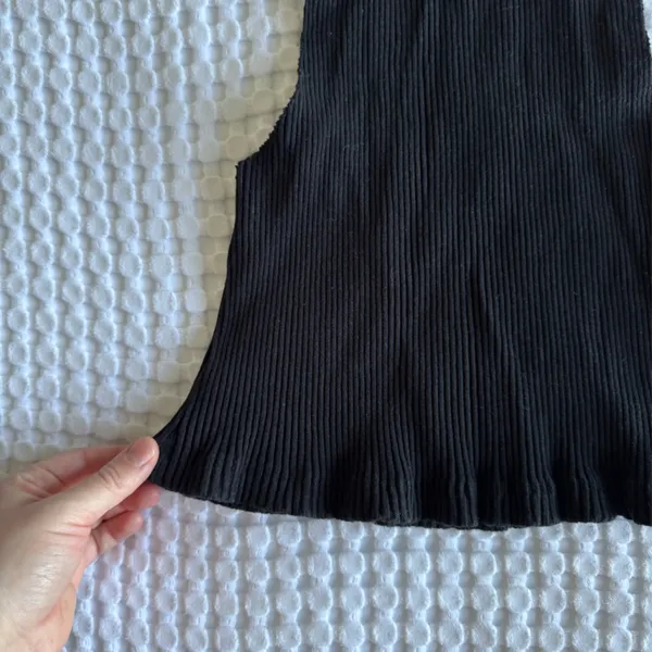 Zara Ribbed Cropped Halter Top - Image 4