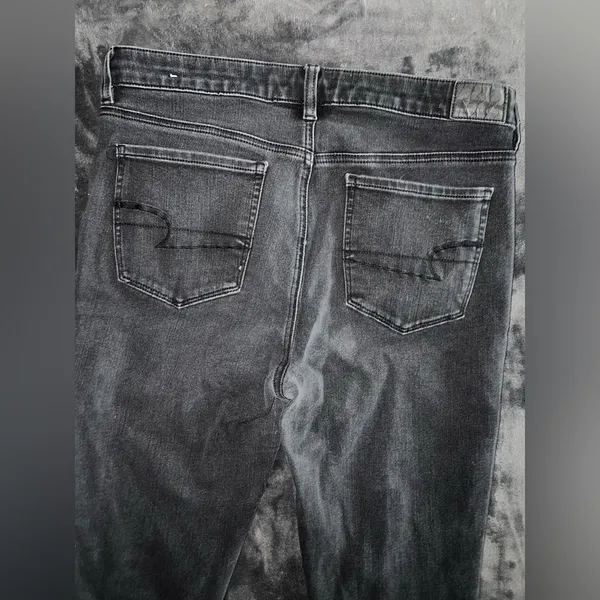 American Eagle High-Waisted Jegging in Black Size 10 Long - Image 10