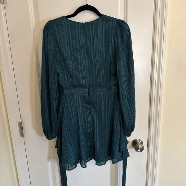 Allison + Kelly Emerald Green Faux Wrap Mini Dress Size‎ Medium - Image 4