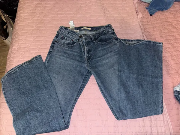 Middy Flare Levi’s Jeans - Image 5
