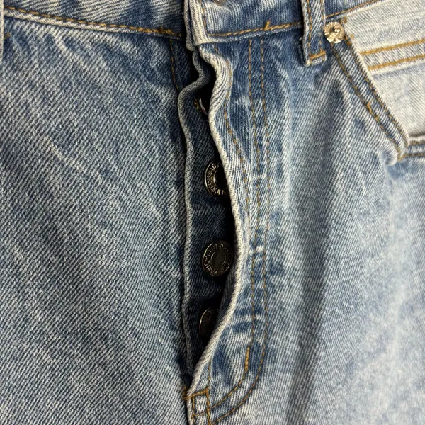 edikted pocketless mom jeans Distressed Button Fly Size Medium - Image 7