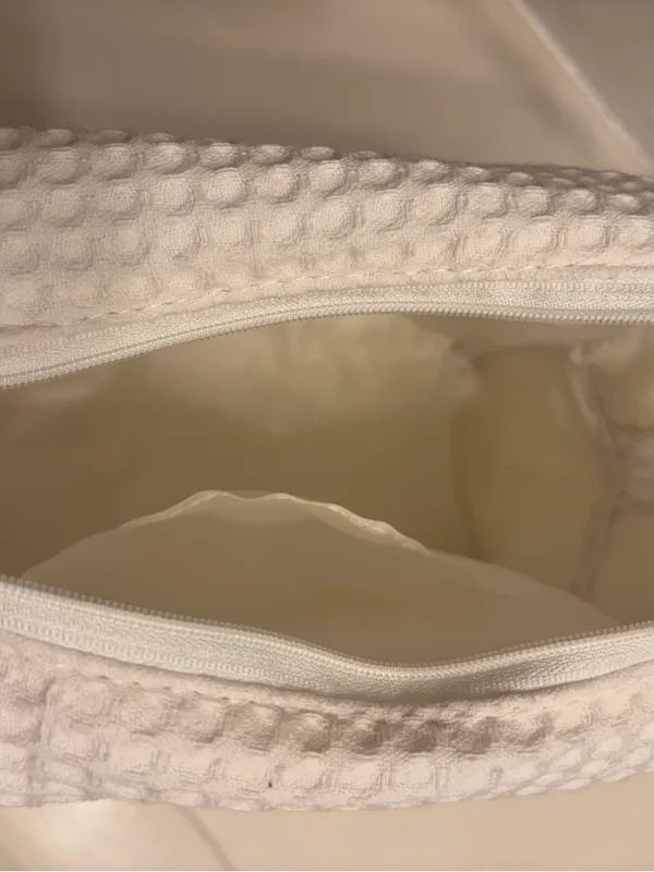 L’Occitane Waffle Makeup Bag Blue - Image 3