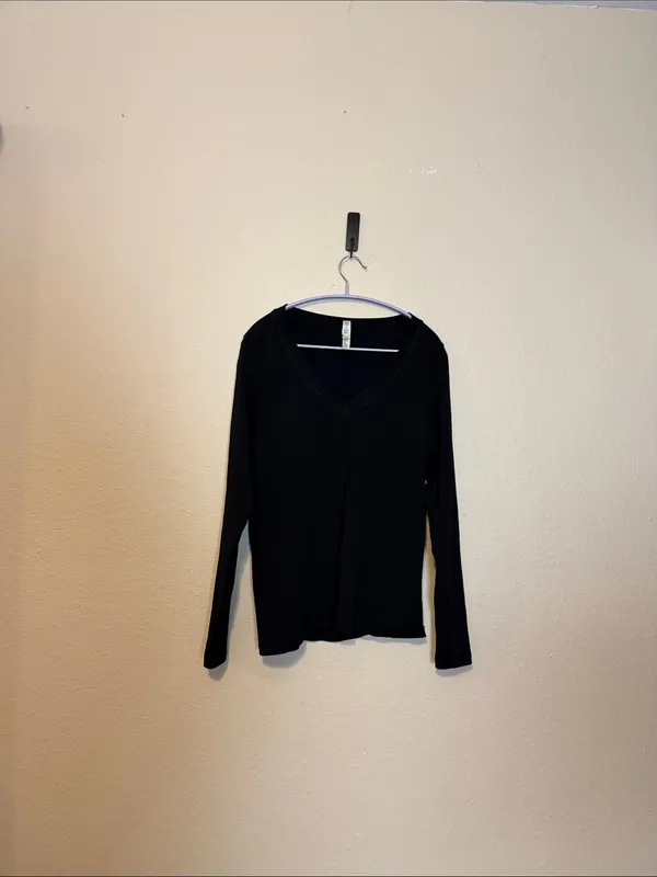 Athleta Renew Seamless V-Neck Long Sleeve Top‎ Black Size XL - Image 3