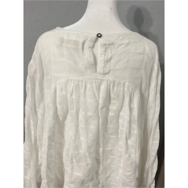 We The Free  Women White Textured Buttonless Tunic Size extra Small OVERSIZE. - Image 5