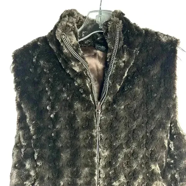 Women's Faux Fur Vest Brown M Soft Texture Full Zip‎ Fall Winter - Image 10