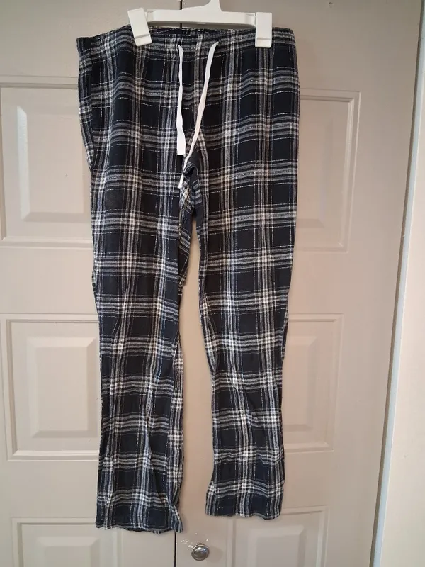 Old Navy plaid flannel pjs' pajamas pants in black, white and gray size small. - Image 2