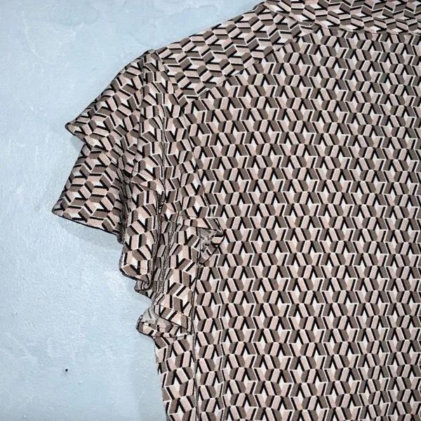 Adrianna Papell Tan Geo Print Stretch Knit Retro Ruffle Sleeve Tie Neck Blouse S - Image 6