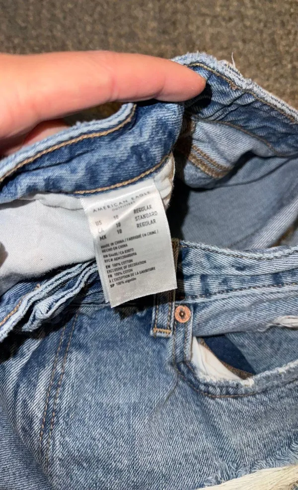 American Eagle Relaxed Mom Jean - Image 2