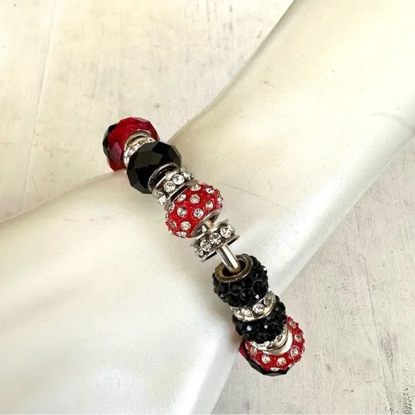 Silver tone black red and silver rhinestone beaded bracelet - Image 7