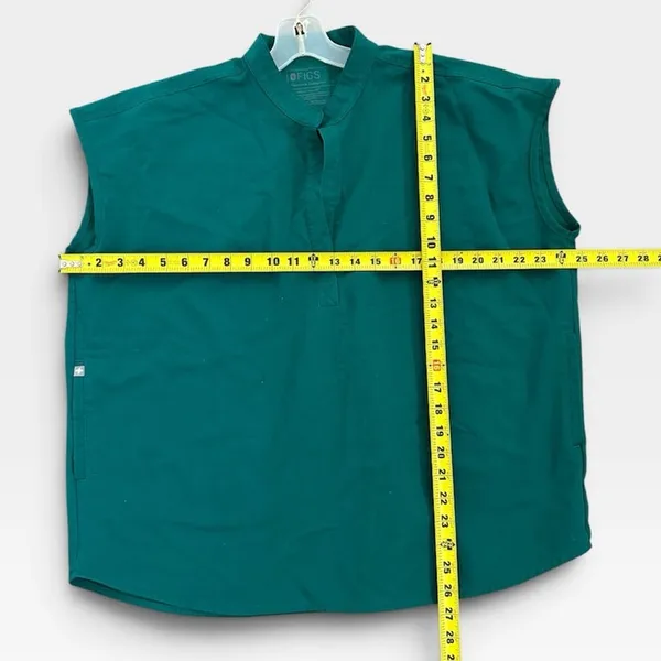 FIGS Women's Rafaela Oversized Scrub Top green size large - Image 6