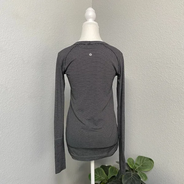 Lululemon Black White Stripe Swiftly Tech Long Sleeve Thumb Holes Sporty Yoga - Image 4