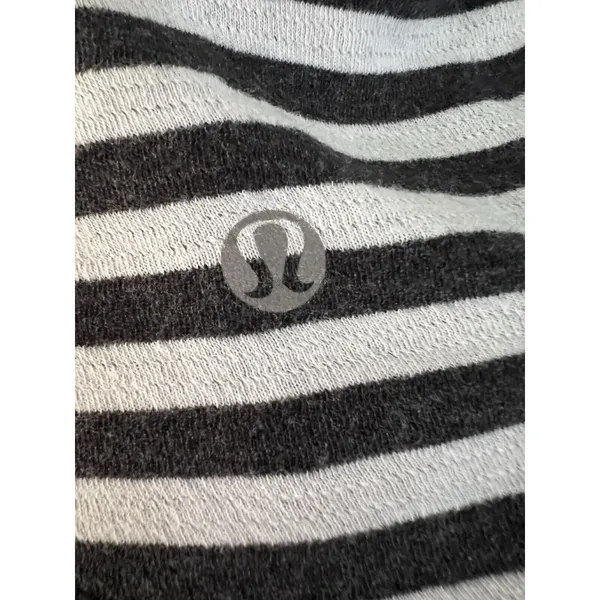 Lululemon Open Your Heart Long Sleeve‎ Reversible Heathered Black Striped Size 6 - Image 4