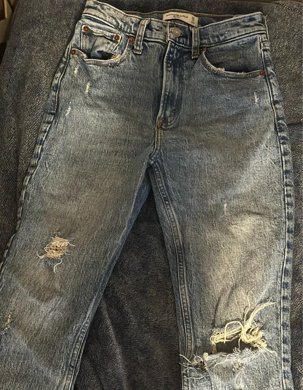Abercrombie Jeans - Image 2