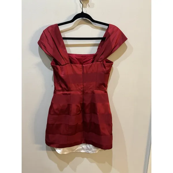 Hellessy Emily Dress‎ In Red With Contrast White Shirttail Hem Size 4 Crimson - Image 4