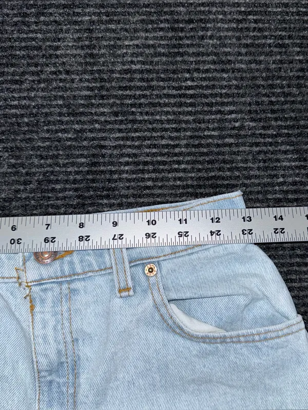 Vintage 90s Levi’s 551 Relaxed Fit Denim Mid Thigh Shorts Sz 6 / 26 USA Made EUC - Image 6