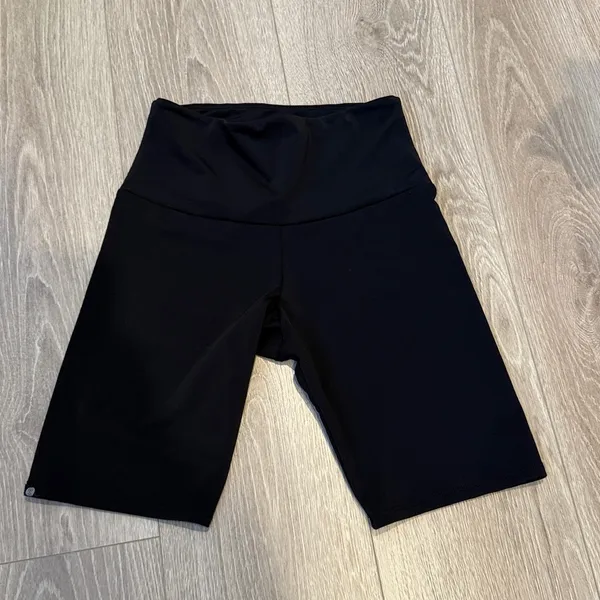 Onzie High Rise Black 8” Bike Shorts Small / Medium - Image 4