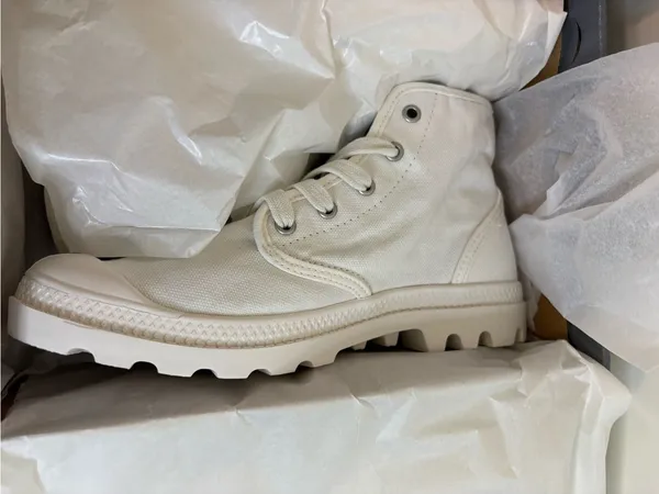 NWT Palladium Pampa Hi Canvas Boots - Star White colorway 8.5 - Image 5