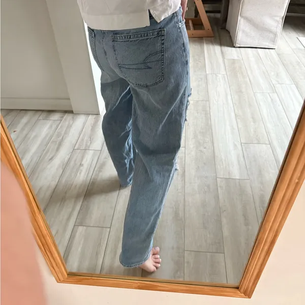 American Eagle Outfitters 90s Straight Jeans Light Wash Distressed Size 8 - Image 4