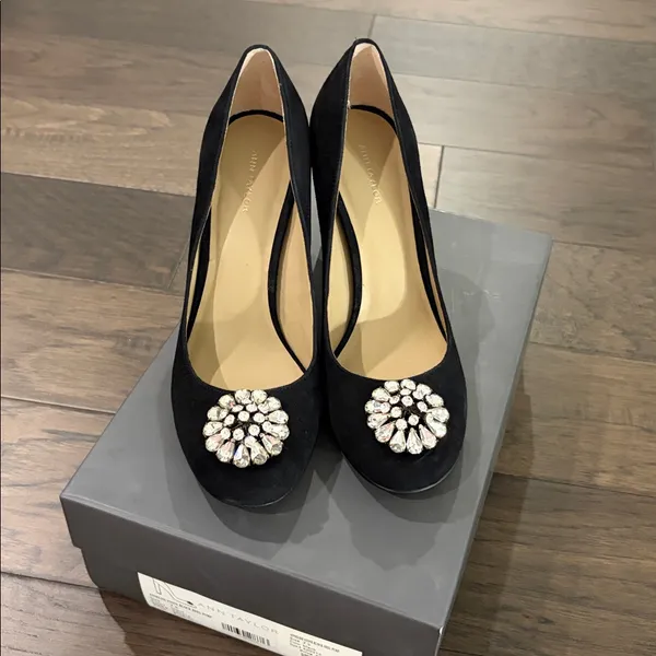 New In Box Ann Taylor Black Suede Annalise Stone Block Heel Pump Sz 7.5 - Image 2