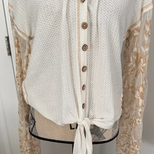 Miss Me Boho Waffle Knit Lace Bell Sleeve Tie Front Blouse Cream Size Large - Image 3